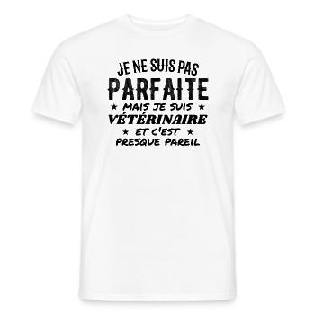 Nicht perfekt, aber vetivistisch - Männer T-Shirt - Weiß - Vorne - AI Model Male 178 dark (178cm)