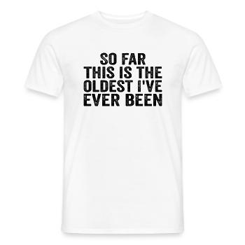 Bisher ist das das Älteste, was ich je lustig war - Männer T-Shirt - Weiß - Vorne - AI Model Male 178 dark (178cm)