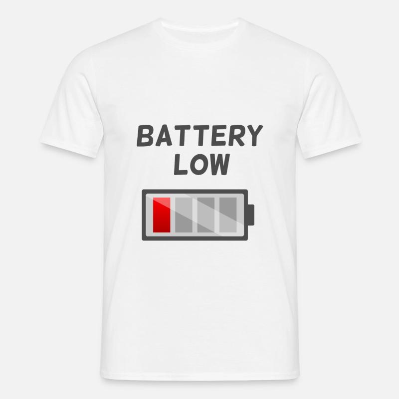 Battery low - Männer T-Shirt - Weiß
