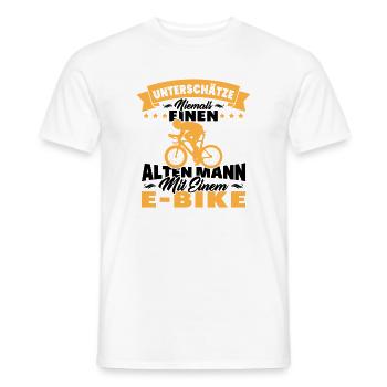 Alten mann mit einem e-bike - Männer T-Shirt - Weiß - Vorne - AI Model Male 178 dark (178cm)