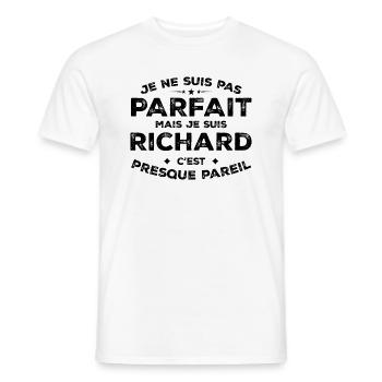Richard Un Prénom, Une Attitude L’Humour Richard - T-shirt homme - blanc - Devant - AI Model Male 178 dark (178cm)