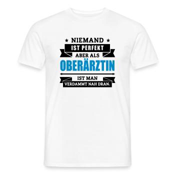 Funshirt Oberärztin - Männer T-Shirt - Weiß - Vorne - AI Model Male 178 dark (178cm)