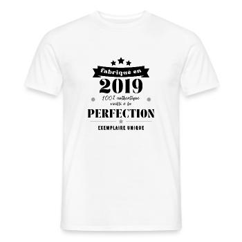 fabriqué en 2019 - T-shirt homme - blanc - Devant - AI Model Male 178 dark (178cm)