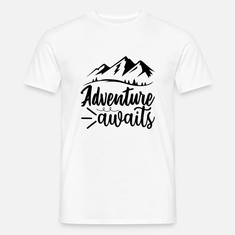 1 adventure awaits - Männer T-Shirt - Weiß