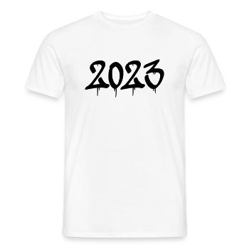 2023 - Männer T-Shirt - Weiß - Vorne - AI Model Male 178 dark (178cm)
