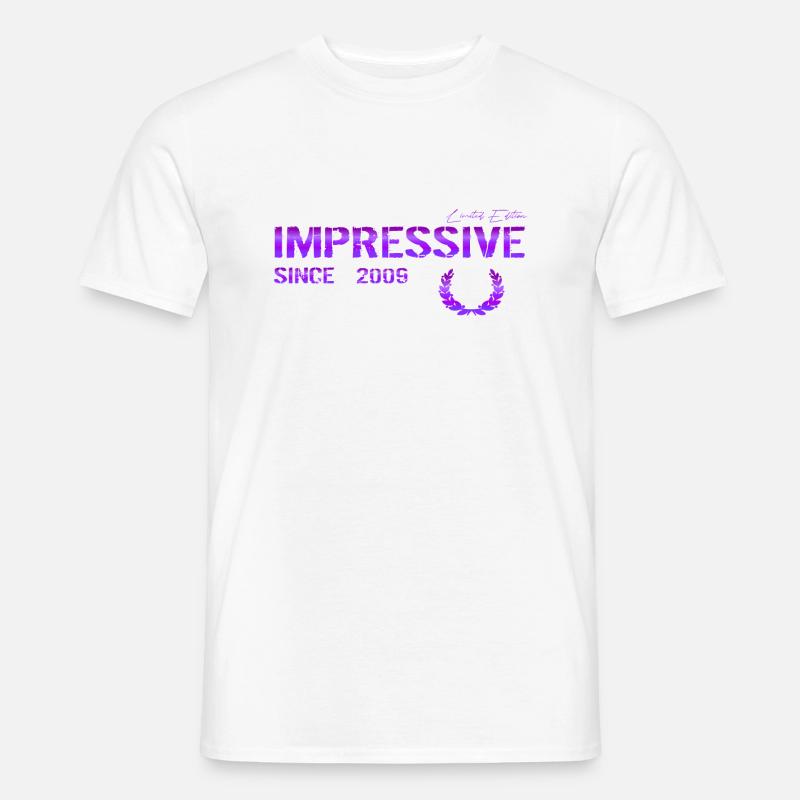 Impressive since 2009 - Männer T-Shirt - Weiß