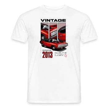 Ich bin nicht alt, ich bin ein Oldtimer, Oldtimer Jahrgang 2013 - Männer T-Shirt - Weiß - Vorne - AI Model Male 178 dark (178cm)