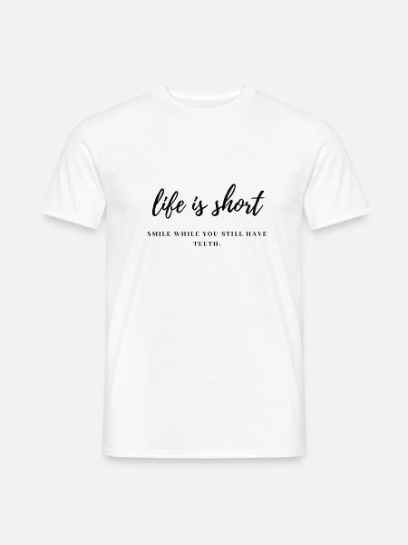 Life is short. Smile while you still have teeth. - Männer T-Shirt - Weiß