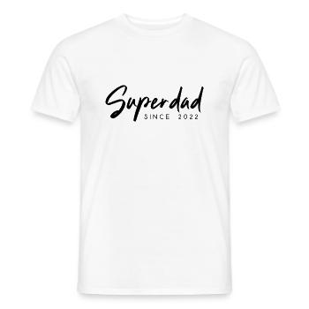 Superdad Vater Papa since 2022 Spruch - Männer T-Shirt - Weiß - Vorne - AI Model Male 178 dark (178cm)