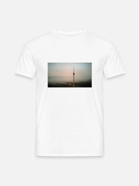 Stuttgarter Fernsehrturm über den Wolken - Männer T-Shirt - Weiß