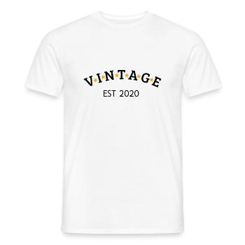 Jahrgang ist 2020 - Männer T-Shirt - Weiß - Vorne - AI Model Male 178 dark (178cm)