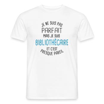 Pas parfait mais bibliothècaire - T-shirt homme - blanc - Devant - AI Model Male 178 dark (178cm)