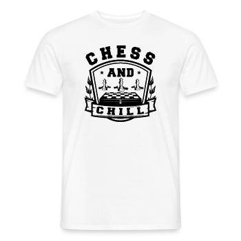 Chess And Chill Funny Chess Player Quotes - Männer T-Shirt - Weiß - Vorne - AI Model Male 178 dark (178cm)