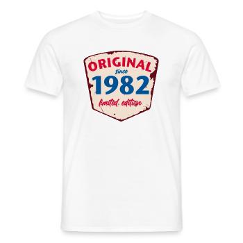 1982 Blechschild - limeted edition - Vintage - Männer T-Shirt - Weiß - Vorne - AI Model Male 178 dark (178cm)