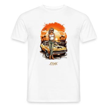 Frau vor einem Retro-Auto in der Sonne - Männer T-Shirt - Weiß - Vorne - AI Model Male 178 dark (178cm)