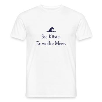 Sie Küste. Er wollte Meer. - Männer T-Shirt - Weiß - Vorne - AI Model Male 178 dark (178cm)