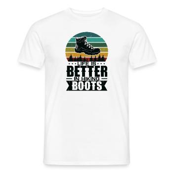 Life Is Better In Hiking Boots Berge Wandern - Männer T-Shirt - Weiß - Vorne - AI Model Male 178 dark (178cm)