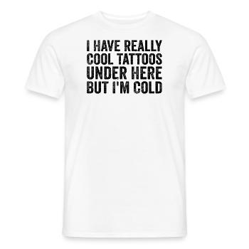 Ich habe wirklich coole Tattoos hier unten, aber mir ist kalt - Männer T-Shirt - Weiß - Vorne - AI Model Male 178 dark (178cm)