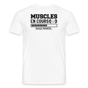 Muskeln im Aufbau... Bodybuilding lustiger Humor - Männer T-Shirt - Weiß - Vorne - AI Model Male 178 dark (178cm)