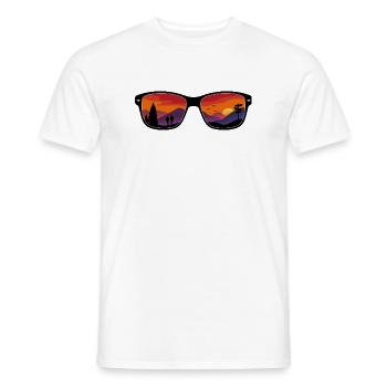 Montagnes au coucher du soleil – Wanderlust - T-shirt homme - blanc - Devant - AI Model Male 178 dark (178cm)