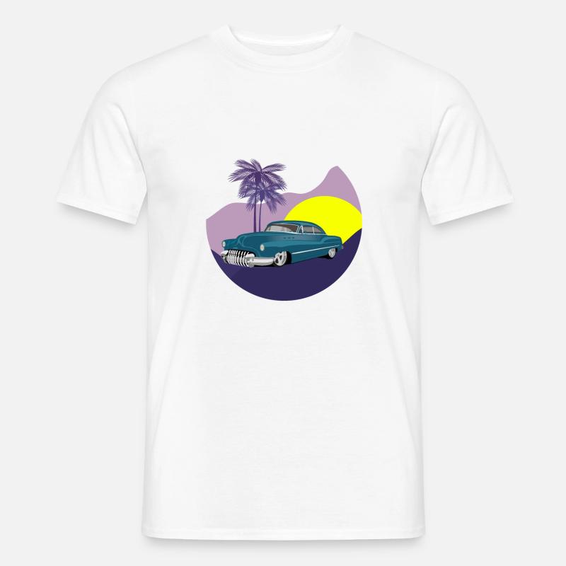 Oldtimer in Nachtlandschaft - Männer T-Shirt - Weiß