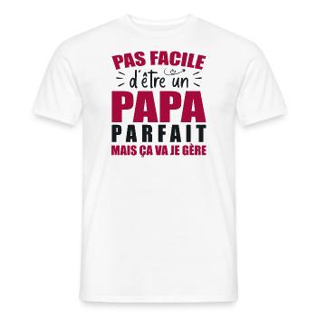 Es ist nicht einfach, ein perfekter Vater zu sein - Humor Papa - Männer T-Shirt - Weiß - Vorne - AI Model Male 178 dark (178cm)