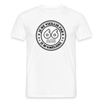 66 ans je ne vieillis pas je m'améliore - T-shirt homme - blanc - Devant - AI Model Male 178 dark (178cm)