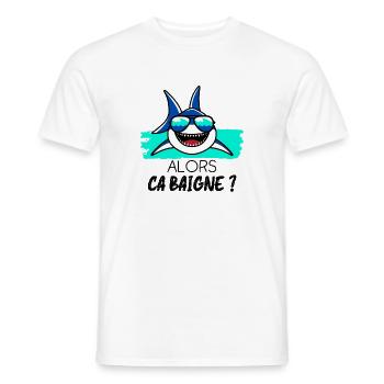 Alors ça Baigne ? - T-shirt homme - blanc - Devant - AI Model Male 178 dark (178cm)
