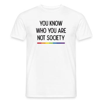 LGBT Pride - Du weißt, wer du nicht bist Gesellschaft - Männer T-Shirt - Weiß - Vorne - AI Model Male 178 dark (178cm)