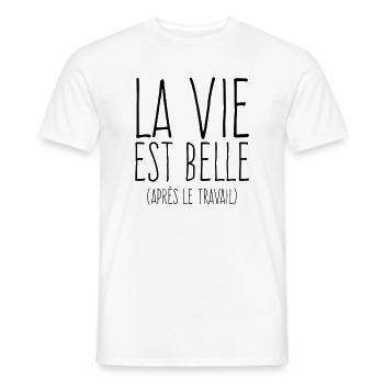 La vie est belle - Humour Travail - T-shirt homme - blanc - Devant - AI Model Male 178 dark (178cm)
