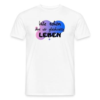 Wie schön das wir gleichzeitig Leben - Männer T-Shirt - Weiß - Vorne - AI Model Male 178 dark (178cm)