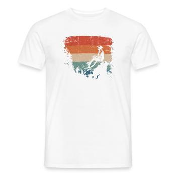 Retro Sunset Hiker Silhouette auf dem Grat - Männer T-Shirt - Weiß - Vorne - AI Model Male 178 dark (178cm)