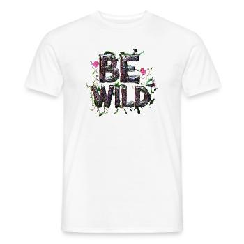 Stylischer Schriftzug "BE WILD" - Männer T-Shirt - Weiß - Vorne - AI Model Male 178 dark (178cm)