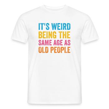 Es raro tener la misma edad que los viejos retro - Camiseta hombre - blanco - delante - AI Model Male 178 dark (178cm)