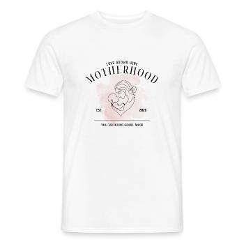 Motherhood EST 2026 – You’re Doing Good Mom - Männer T-Shirt - Weiß - Vorne - AI Model Male 178 dark (178cm)