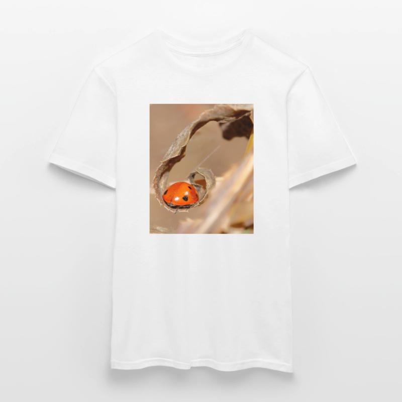 Ladybug on dried leaf Men's T-Shirt