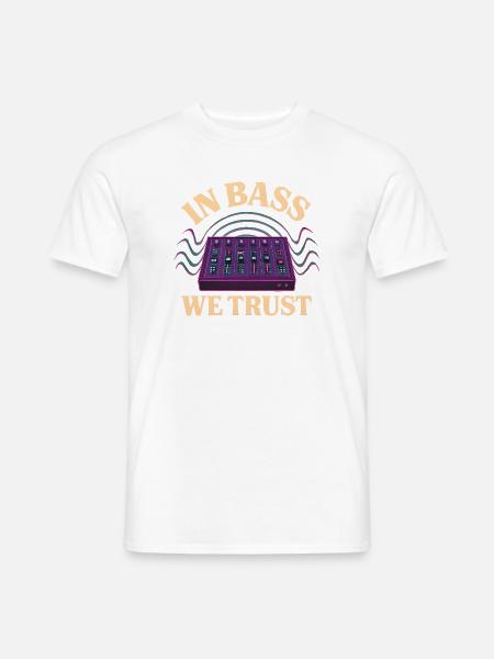 In Bass We Trust – DJ Mischpult Techno Design - Männer T-Shirt - Weiß