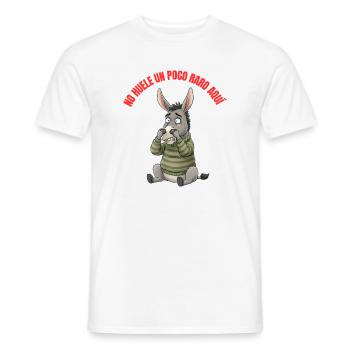 Ein bisschen komisch riecht es hier nicht. Lqsav Zitate - Männer T-Shirt - Weiß - Vorne - AI Model Male 178 dark (178cm)