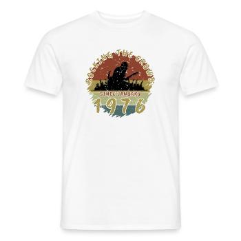 50e anniversaire Faire vibrer la foule GIT 01/1976 - T-shirt homme - blanc - Devant - AI Model Male 178 dark (178cm)