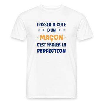 Neben einem Maurer, Touch-Perfektion - Männer T-Shirt - Weiß - Vorne - AI Model Male 178 dark (178cm)