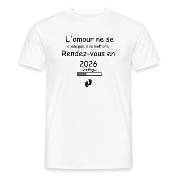 Mama 2026 Papa 2026 Große Ankündigung - Männer T-Shirt - Weiß - Vorne - AI Model Male 178 dark (178cm)