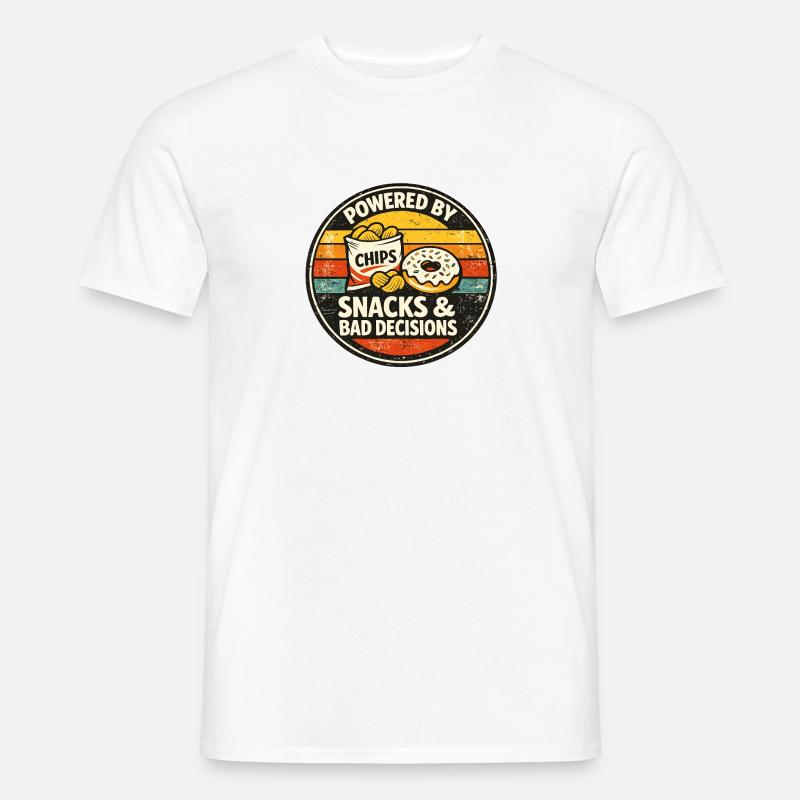 Powered by Chips – Snacks & Bad Decisions - Männer T-Shirt - Weiß