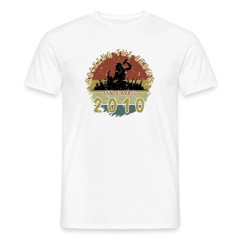 16th Birthday Rocking the crowd SNG 04/2010 - Men's T-Shirt - white - Front - AI Model Male 178 dark (178cm)