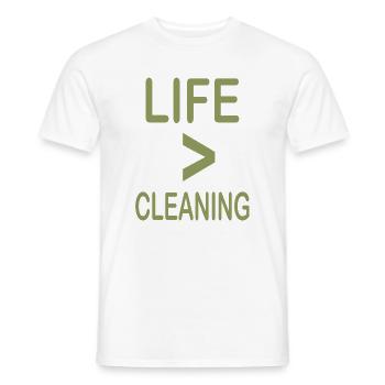 Leben über Putzen – lustiges Zitat - Männer T-Shirt - Weiß - Vorne - AI Model Male 178 dark (178cm)