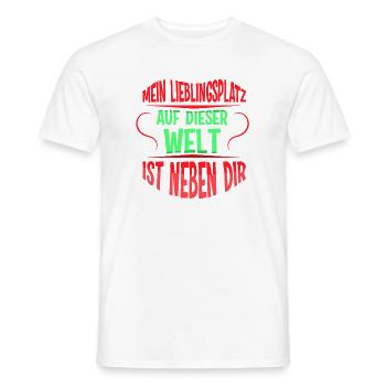 Mein lieblingsplatz auf dieser welt ist neben dir - Männer T-Shirt - Weiß - Vorne - AI Model Male 178 dark (178cm)