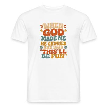 Retro Spruch: Gott Mich Zum Spaß Gemacht - Männer T-Shirt - Weiß - Vorne - AI Model Male 178 dark (178cm)