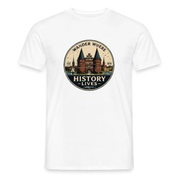  Wander Where History Lives Lübeck Holstentor - Männer T-Shirt - Weiß - Vorne - AI Model Male 178 dark (178cm)