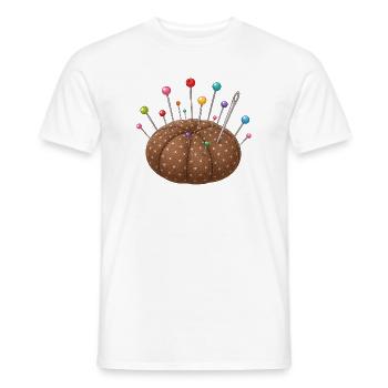 Nadelkissen mit bunten Stecknadeln - Männer T-Shirt - Weiß - Vorne - AI Model Male 178 dark (178cm)