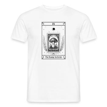 Der Briefmarkenarchivar | Tarotkarte - Männer T-Shirt - Weiß - Vorne - AI Model Male 178 dark (178cm)