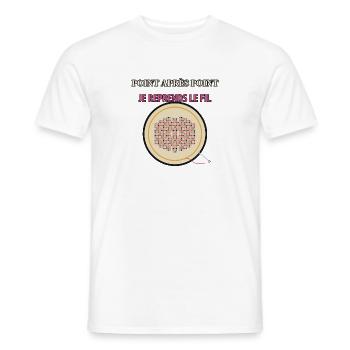 Point Après Point: Je Reprends le Fil - T-shirt homme - blanc - Devant - AI Model Male 178 dark (178cm)